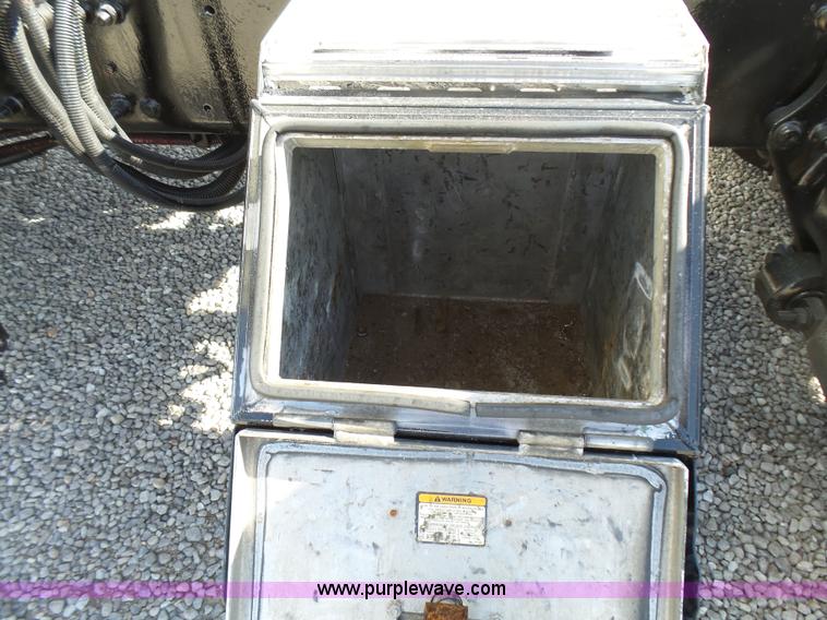 image for item L5473 2007 Freightliner ST120 semi truck