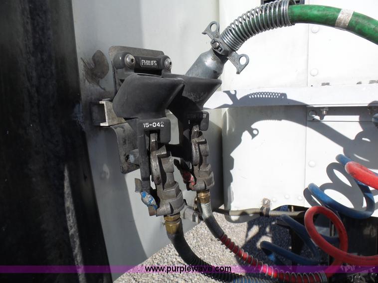 image for item L5473 2007 Freightliner ST120 semi truck