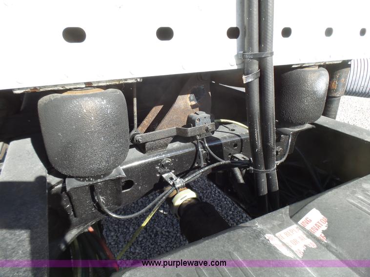 image for item L5473 2007 Freightliner ST120 semi truck