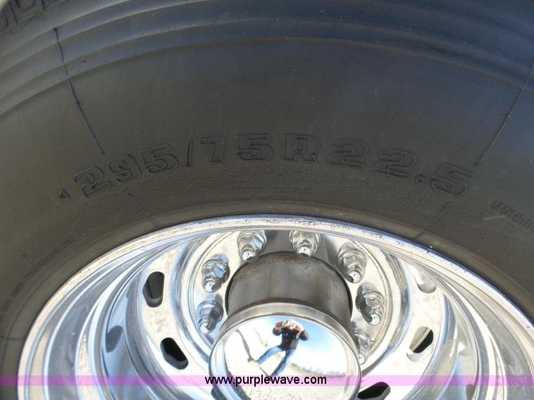 image for item L5473 2007 Freightliner ST120 semi truck