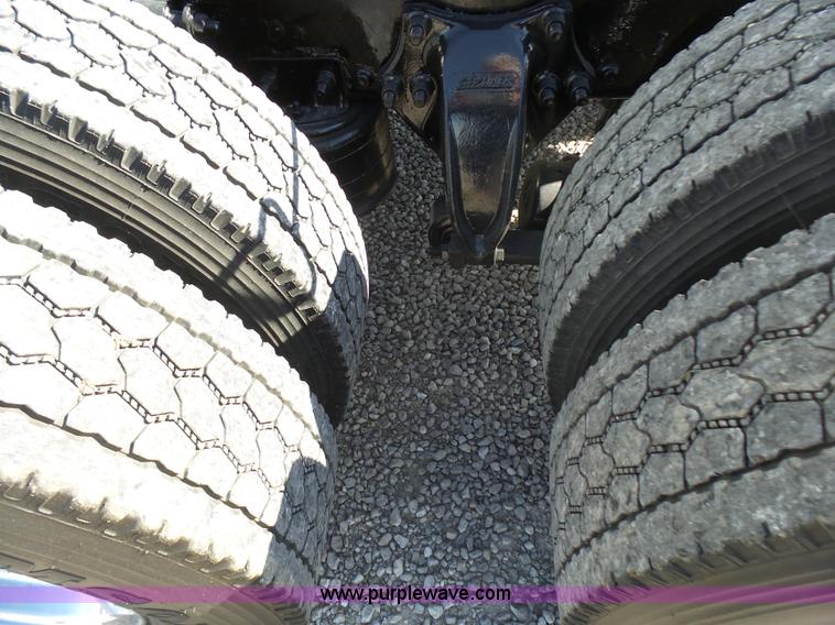 image for item L5473 2007 Freightliner ST120 semi truck