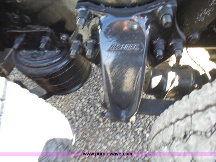 image for item L5473 2007 Freightliner ST120 semi truck