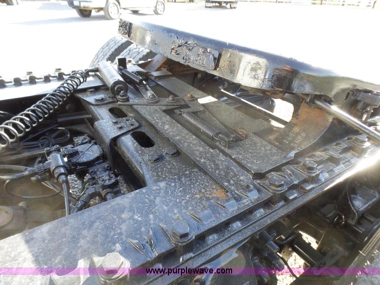 image for item L5473 2007 Freightliner ST120 semi truck