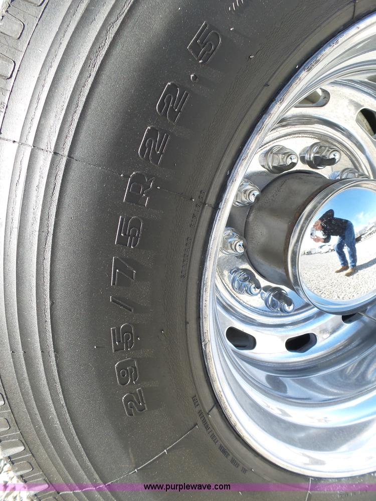 image for item L5473 2007 Freightliner ST120 semi truck