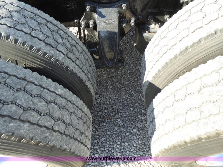 image for item L5473 2007 Freightliner ST120 semi truck