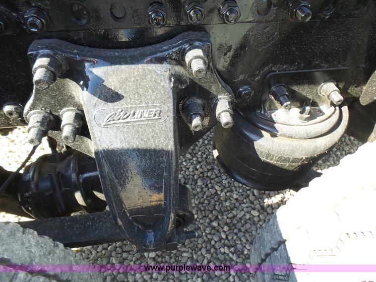 image for item L5473 2007 Freightliner ST120 semi truck