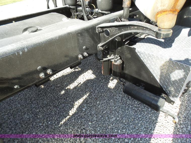 image for item L5473 2007 Freightliner ST120 semi truck