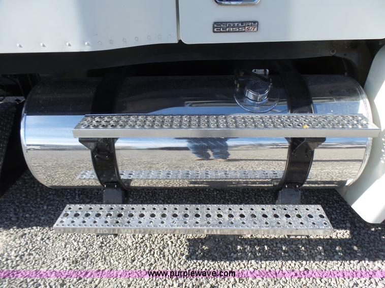 image for item L5473 2007 Freightliner ST120 semi truck