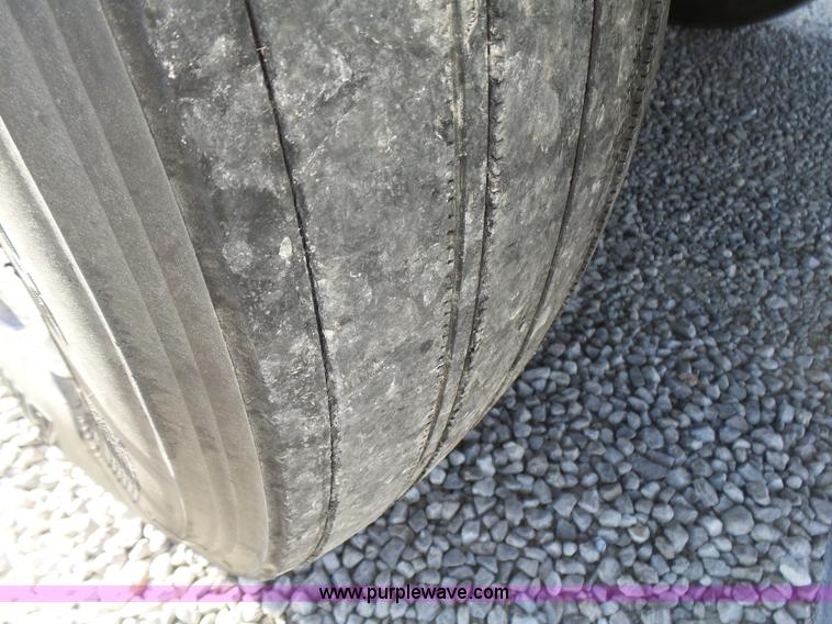 image for item L5473 2007 Freightliner ST120 semi truck