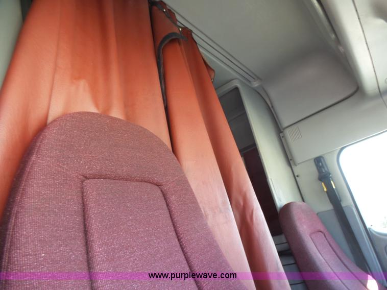 image for item L5473 2007 Freightliner ST120 semi truck