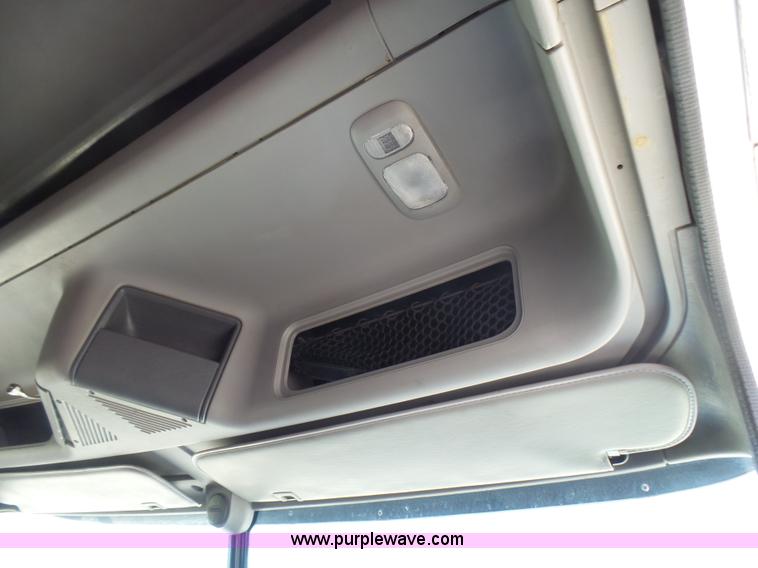 image for item L5473 2007 Freightliner ST120 semi truck