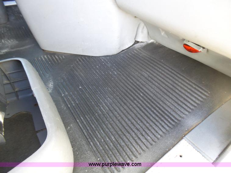 image for item L5473 2007 Freightliner ST120 semi truck