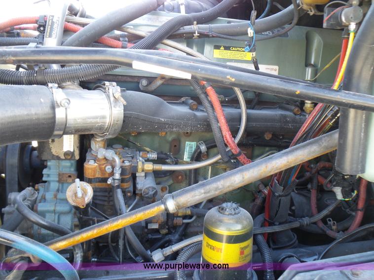 image for item L5473 2007 Freightliner ST120 semi truck