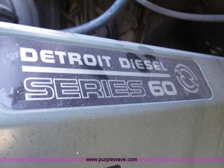 image for item L5473 2007 Freightliner ST120 semi truck