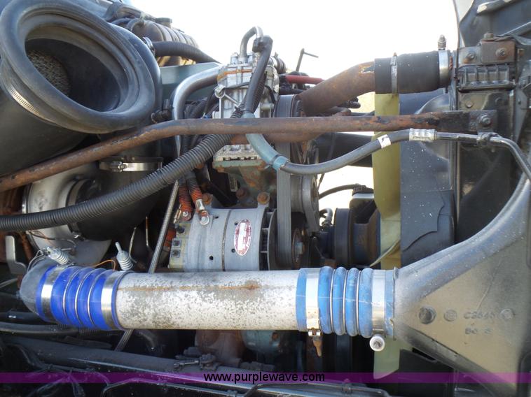 image for item L5473 2007 Freightliner ST120 semi truck