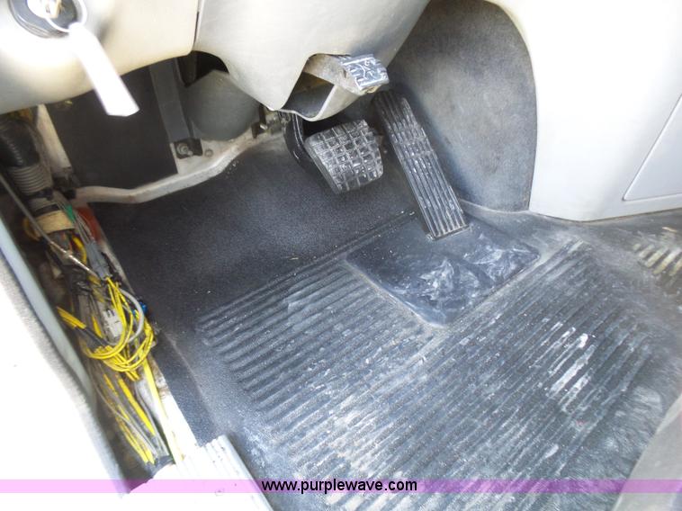 image for item L5473 2007 Freightliner ST120 semi truck