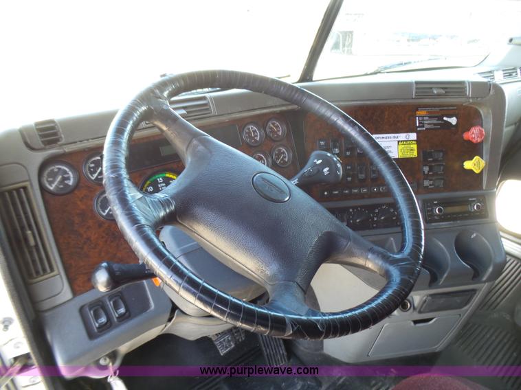 image for item L5473 2007 Freightliner ST120 semi truck