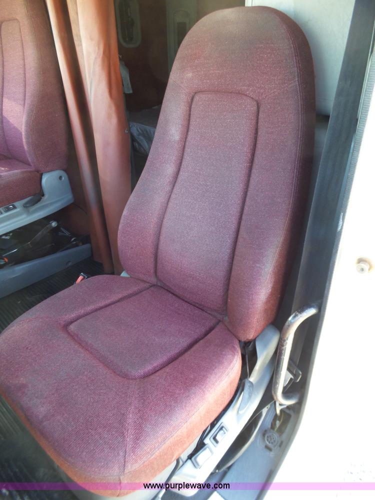 image for item L5473 2007 Freightliner ST120 semi truck