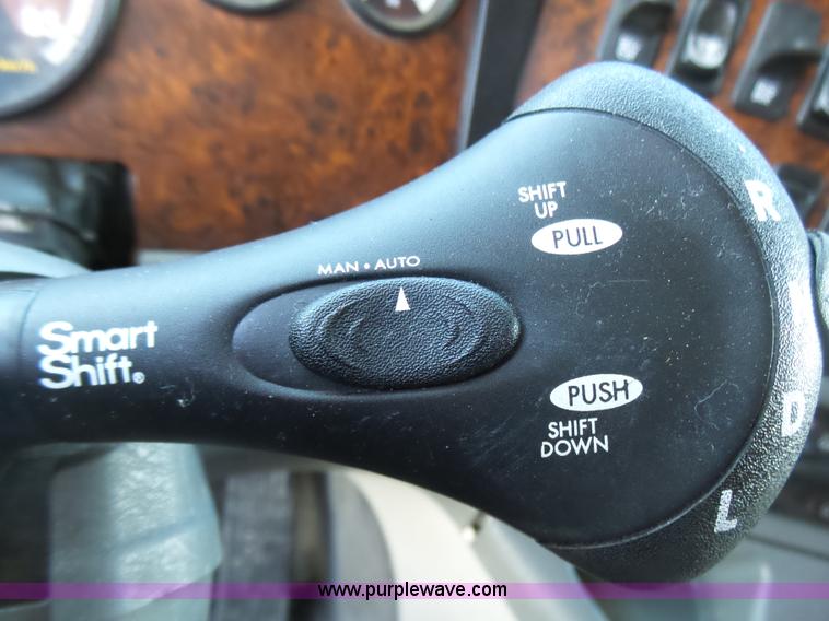 image for item L5473 2007 Freightliner ST120 semi truck