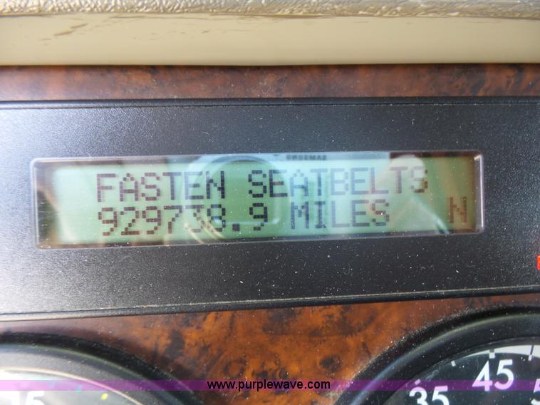 image for item L5473 2007 Freightliner ST120 semi truck