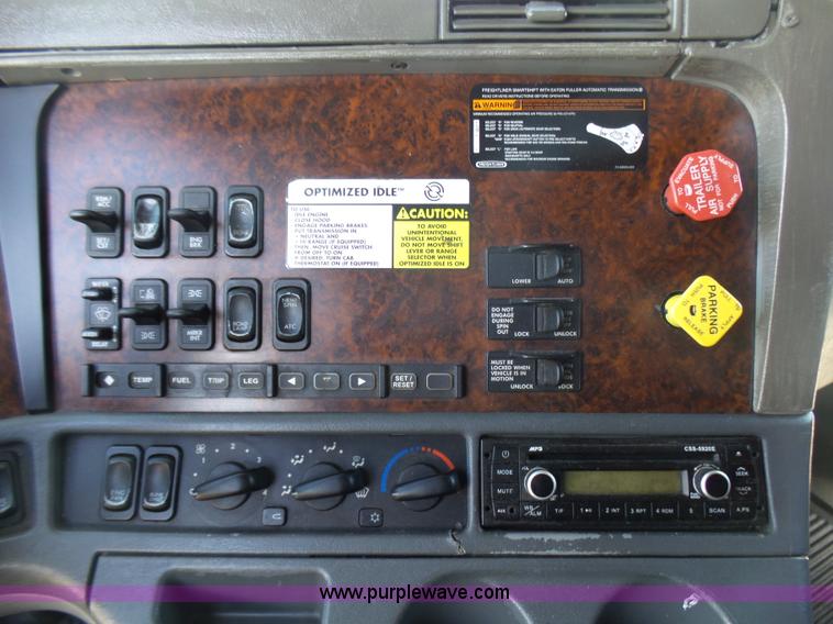 image for item L5473 2007 Freightliner ST120 semi truck