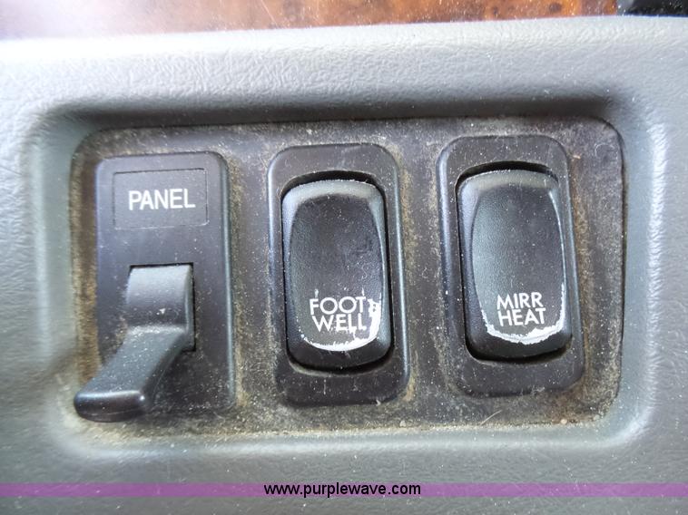 image for item L5473 2007 Freightliner ST120 semi truck