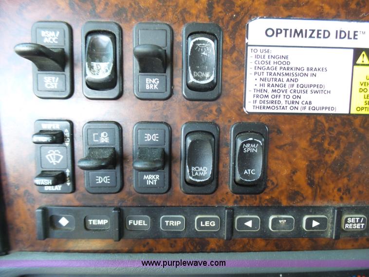 image for item L5473 2007 Freightliner ST120 semi truck