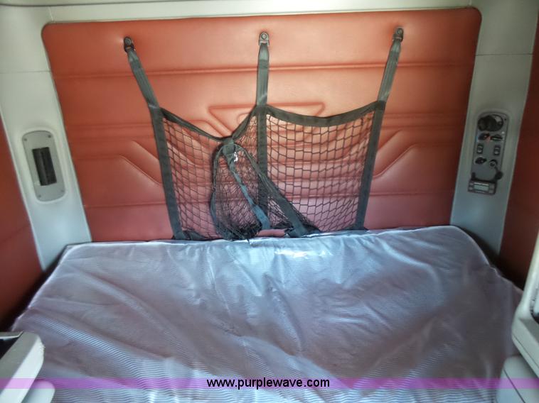 image for item L5473 2007 Freightliner ST120 semi truck