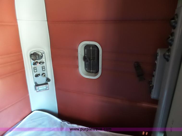 image for item L5473 2007 Freightliner ST120 semi truck