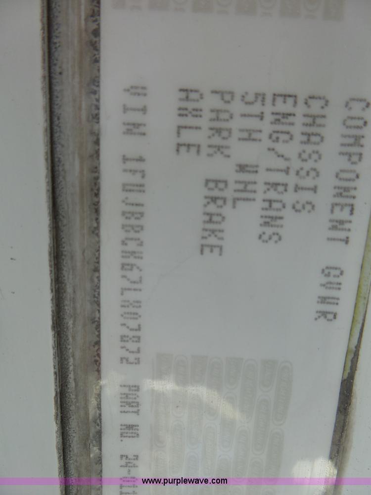 image for item L5473 2007 Freightliner ST120 semi truck