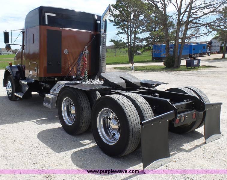 image for item L5479 2000 Kenworth T800B semi truck