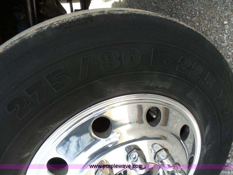 image for item L5479 2000 Kenworth T800B semi truck