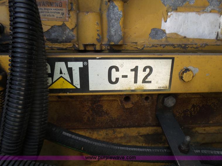 image for item L5479 2000 Kenworth T800B semi truck