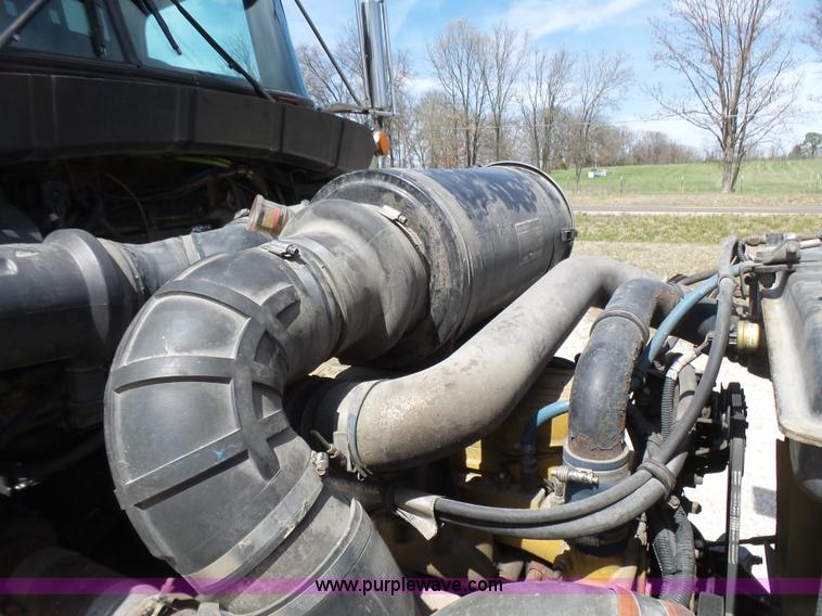 image for item L5479 2000 Kenworth T800B semi truck