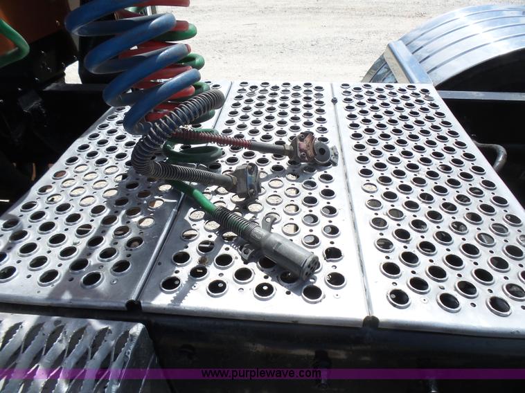 image for item L5479 2000 Kenworth T800B semi truck