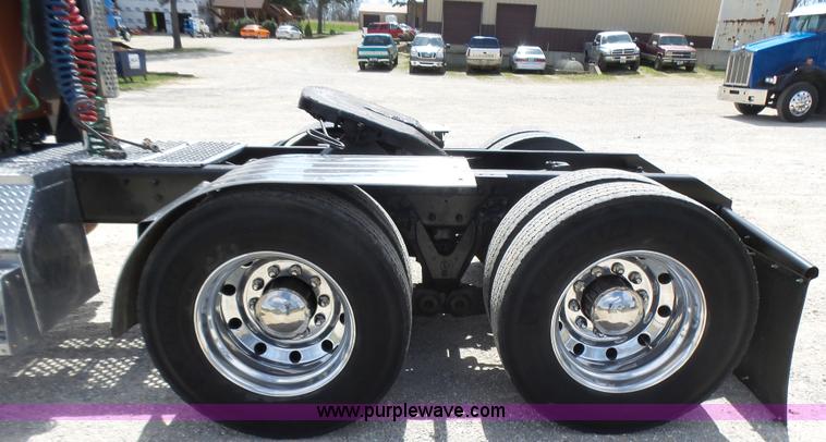 image for item L5479 2000 Kenworth T800B semi truck