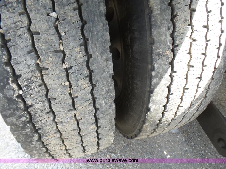 image for item L5479 2000 Kenworth T800B semi truck