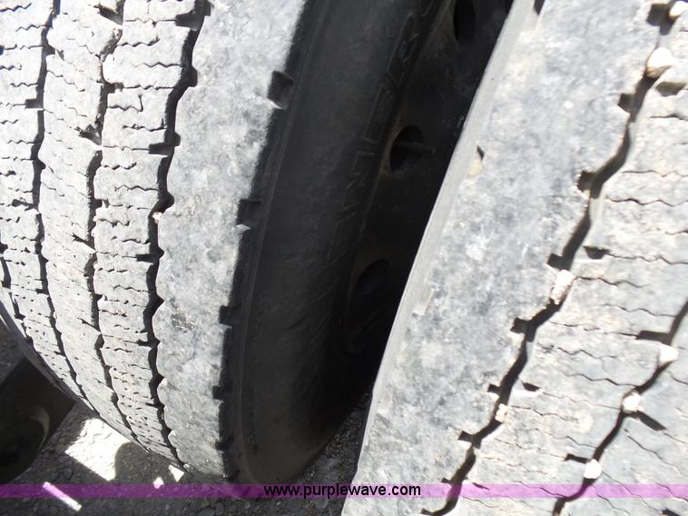 image for item L5479 2000 Kenworth T800B semi truck