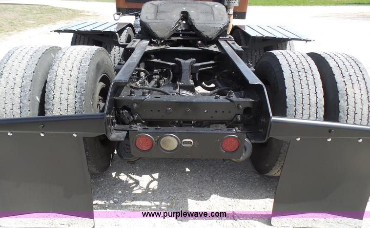 image for item L5479 2000 Kenworth T800B semi truck