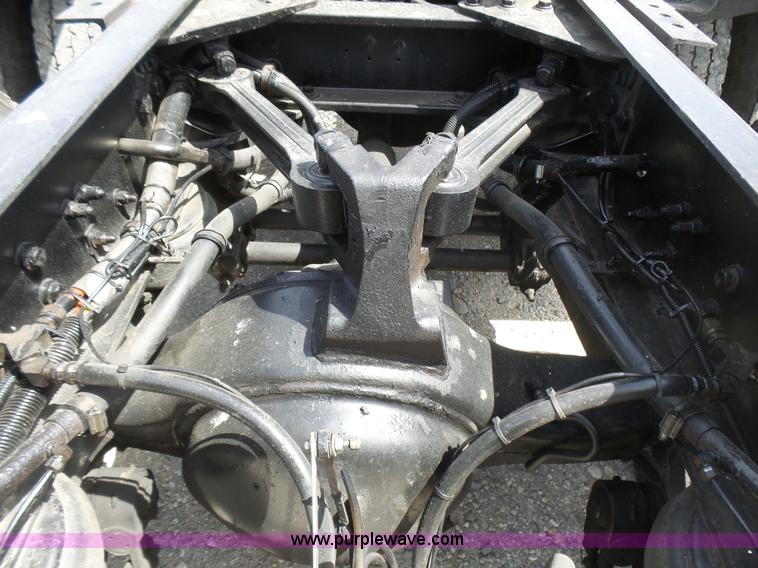 image for item L5479 2000 Kenworth T800B semi truck