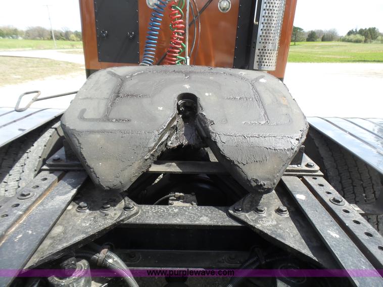 image for item L5479 2000 Kenworth T800B semi truck