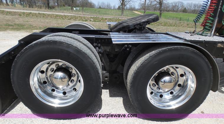 image for item L5479 2000 Kenworth T800B semi truck