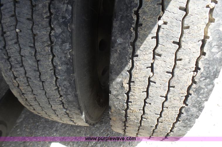 image for item L5479 2000 Kenworth T800B semi truck