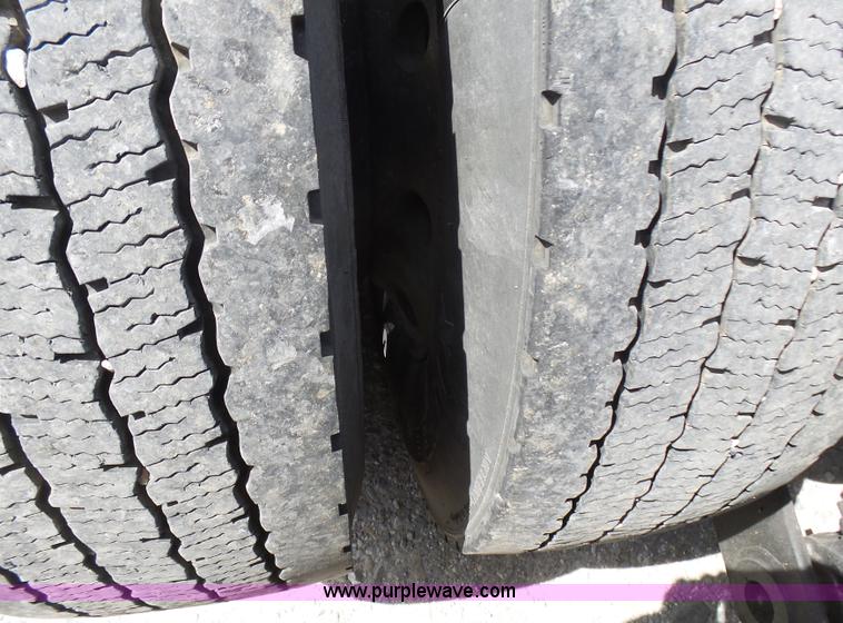 image for item L5479 2000 Kenworth T800B semi truck