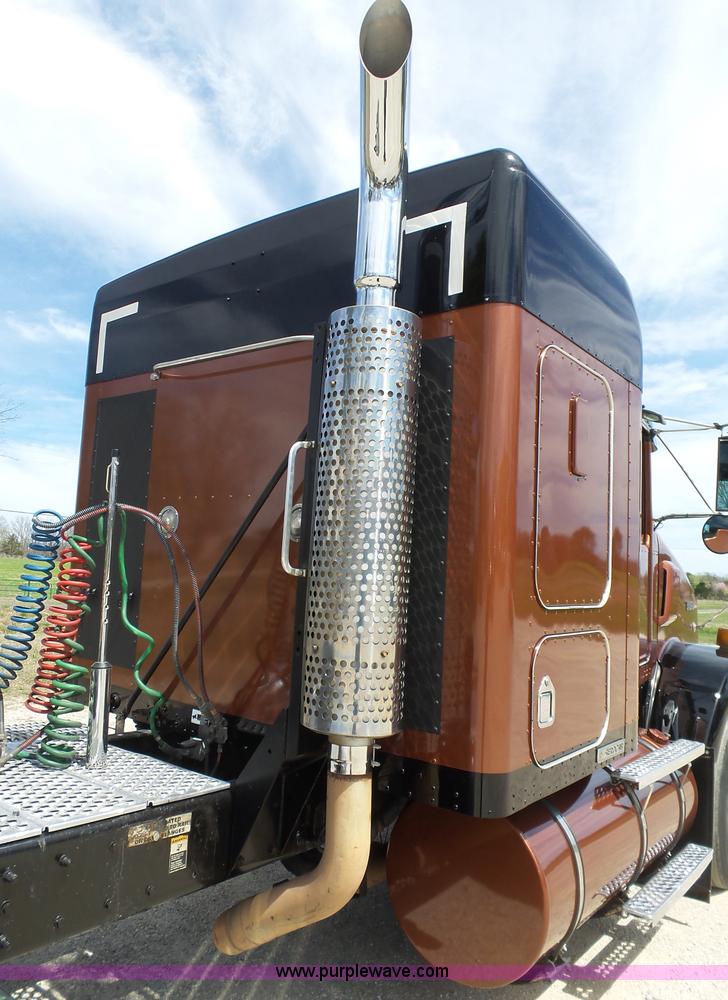 image for item L5479 2000 Kenworth T800B semi truck