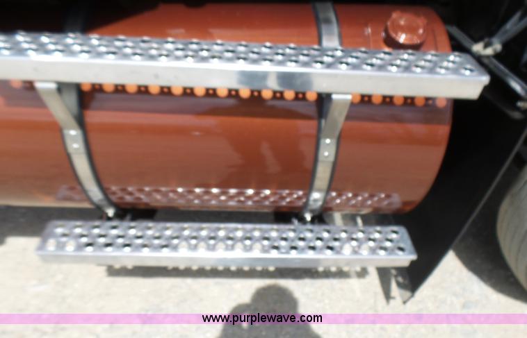 image for item L5479 2000 Kenworth T800B semi truck