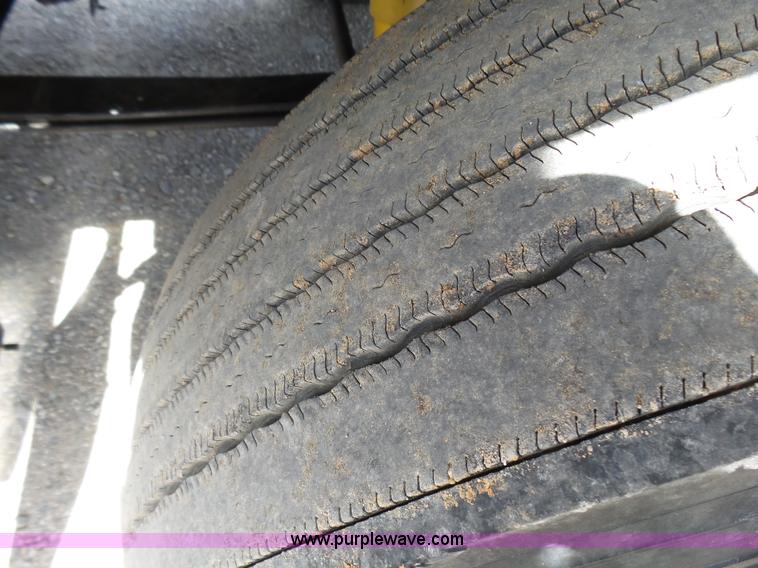 image for item L5479 2000 Kenworth T800B semi truck