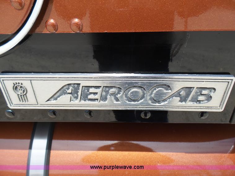 image for item L5479 2000 Kenworth T800B semi truck