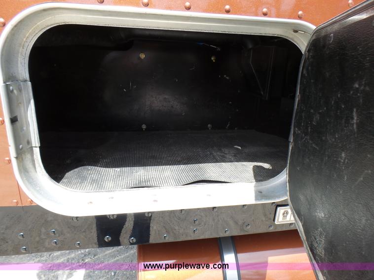 image for item L5479 2000 Kenworth T800B semi truck