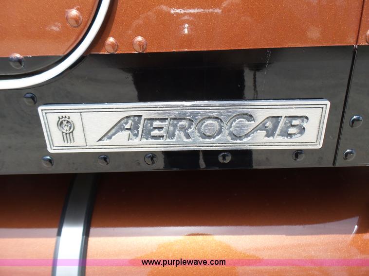 image for item L5479 2000 Kenworth T800B semi truck